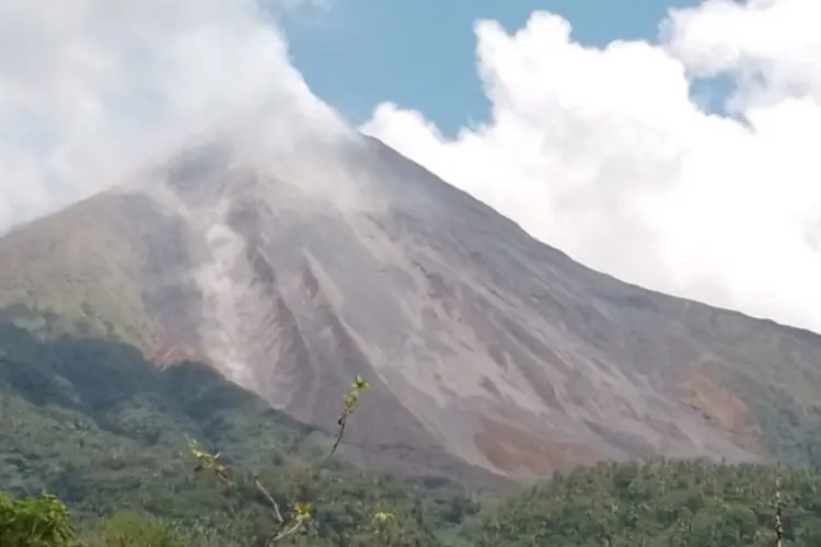 Gempa Guguran di Gunung Karangetang Menurun
