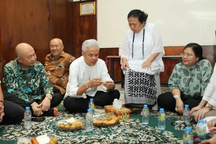 Silaturahmi ke Ceu Popong, Ganjar Ngaku Dapat Pencerahan