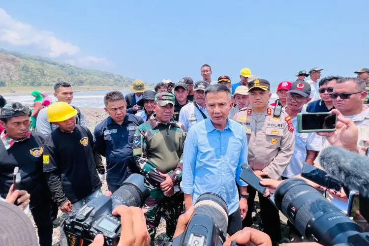 Bey Harap Bupati dan Wali Kota Bisa Kurangi 30 Persen Sampah