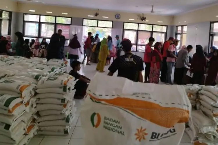 Bulog Jabar Jaga Kualitas Beras Bantuan Pangan Layak Konsumsi