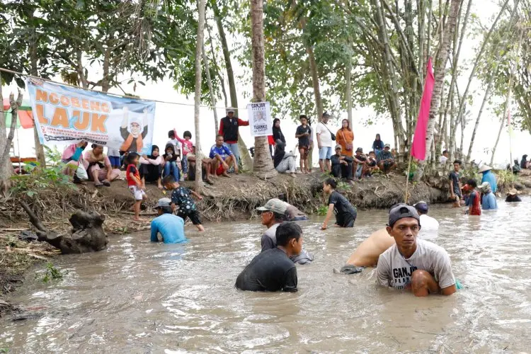 Ngobeng Lauk Jadi Ajang Silaturahmi di Pangandaran