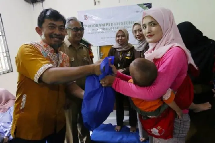Tekan Angka Stunting, Kelurahan Bubulak dan PT Nutrisius Sari Persada Tebar Ratusan Sembako