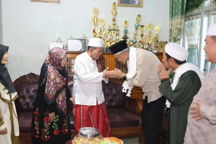 Safari Politik, Ganjar Pranowo Dapat Dukungan Kiai dan Ajengan di Jabar