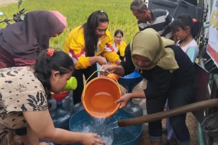 Teh Metty Peduli Kembali Kirim Bantuan Air Bersih untuk Warga Terdampak Kekeringan di Cianjur