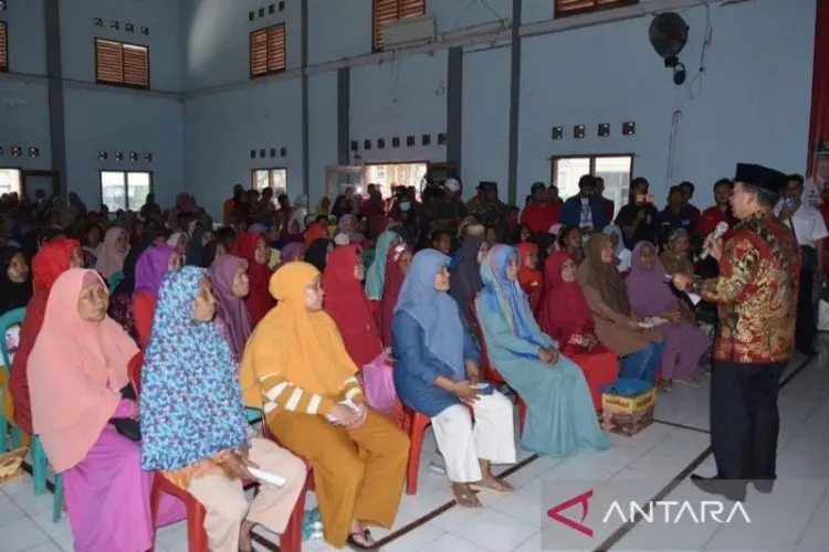 Pemkab Cianjur Salurkan Bantuan Pangan Cadangan Beras