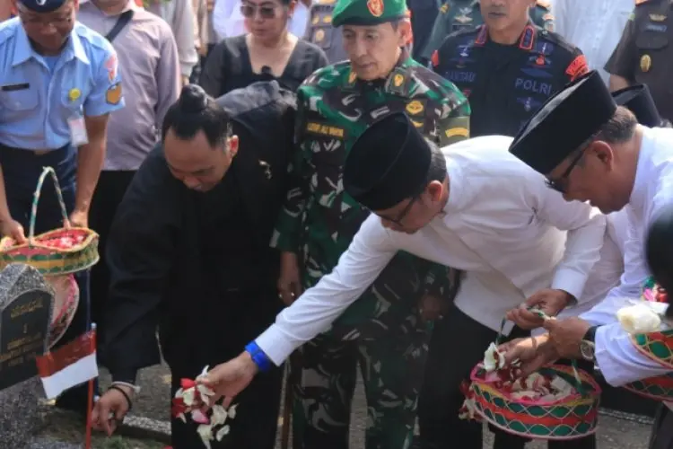 Habib Muhammad Luthfi bin Yahya Pimpin Ziarah Kebangsaan dna Kirab Merah Putih di Cibinong