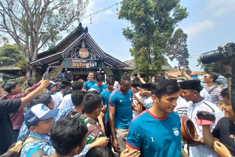 Umuh Muchtar Boyong Skuat Persib ke Tanjungsari, Ada Apa?