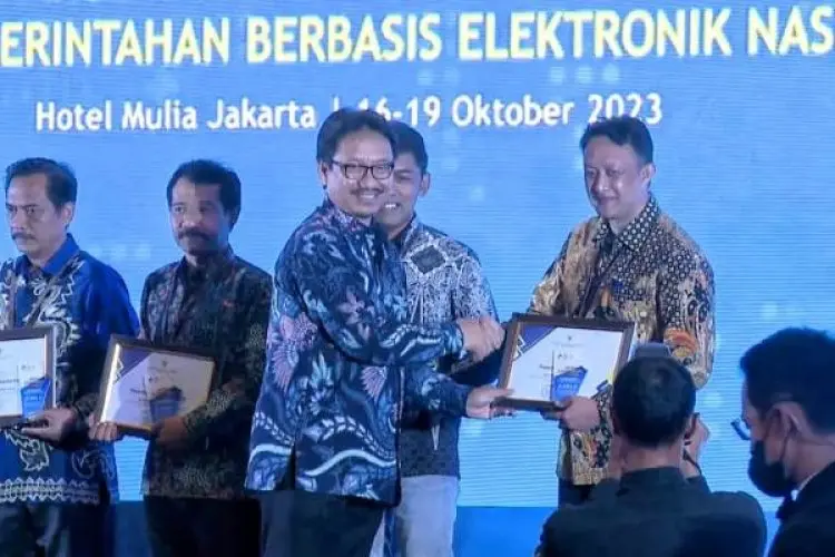 Kota Bandung Raih Penghargaan Instansi Terbaik Pemanfaatan SPLP