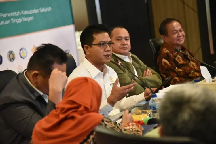 Persiapkan Indonesia Emas 2045, APKASI Luncurkan 5.000 Beasiswa