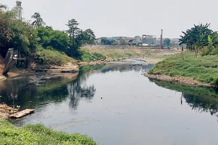 Pencemaran Sungai Cileungsi Berdampak ke Warga Kota Bekasi