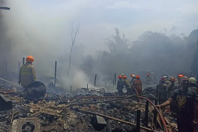 Gudang Limbah Sepatu di Cibaduyut Ludes Terbakar