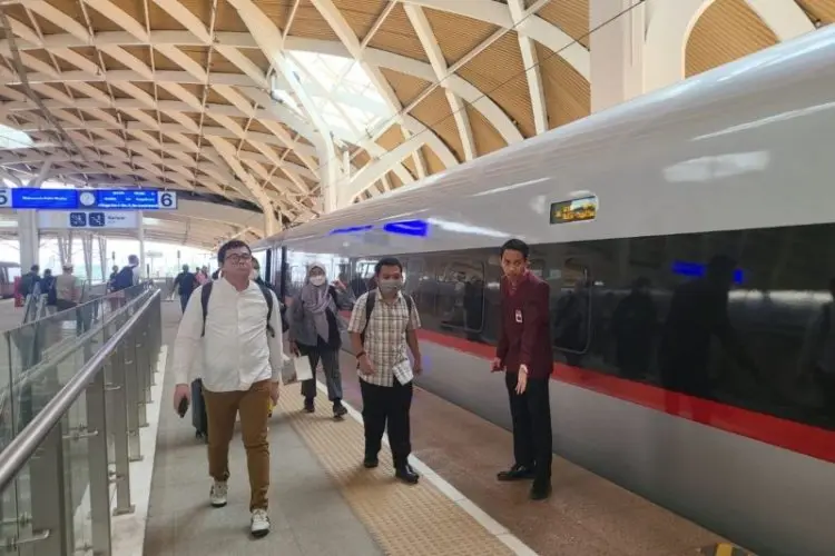 KCIC Klarifikasi Soal Penumpang Tertinggal Kereta Cepat Whoosh