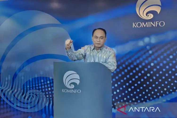 Menkominfo Sebut Proyek Satelit HBS Dihentikan