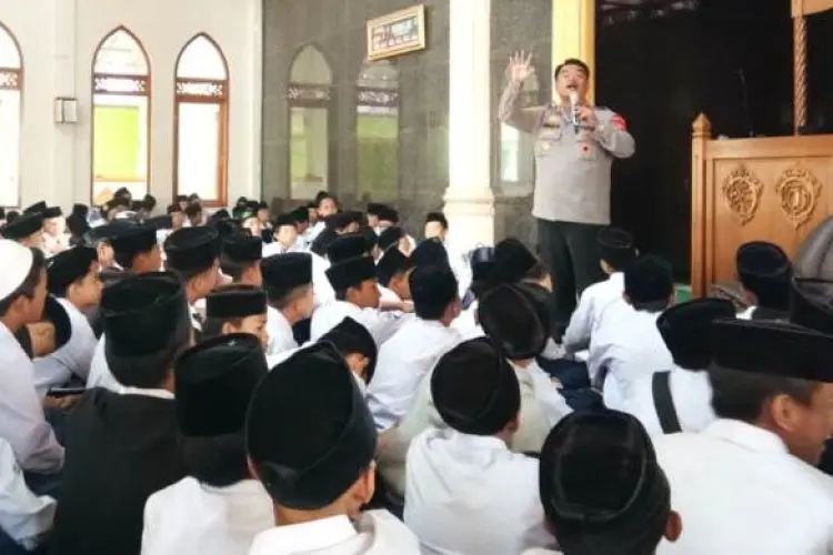 Program Police Goes to School Kembali Digelar, Polsek Gununghalu Edukasi Siswa SMP Al Fatah Soal Bahaya Bullying dan Narkoba