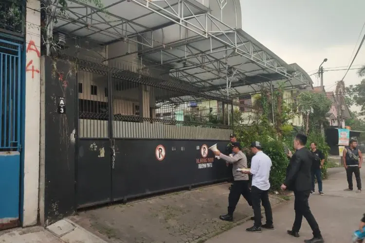 Polisi Kepung Rumah Pria yang Aniaya Dokter Gigi di Bandung