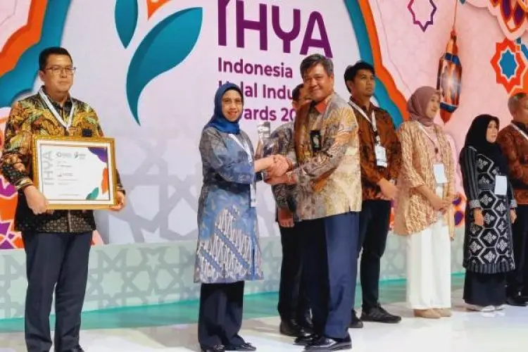 Komitmen Hasilkan Produk Halal, Bio Farma Raih Best Corporate Achievement on Halal Innovation