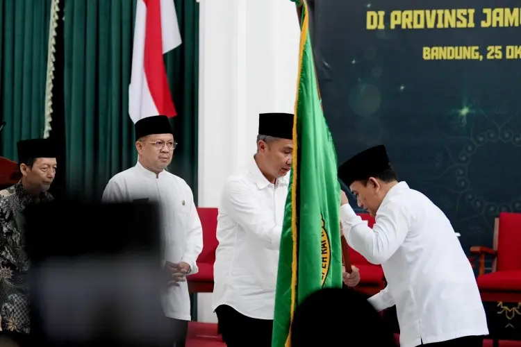 Bey Machmudin Berangkatkan Kafilah Jabar Menuju Ajang STQH Nasional
