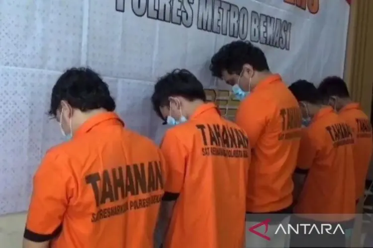 Polisi Bongkar Produsen Narkotika Tembakau Sintetis di Bekasi