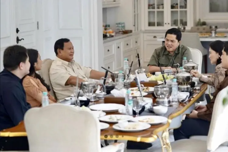 Prabowo Santap Makan Siang di Kediaman Erick Thohir, Ini Kehormatan!