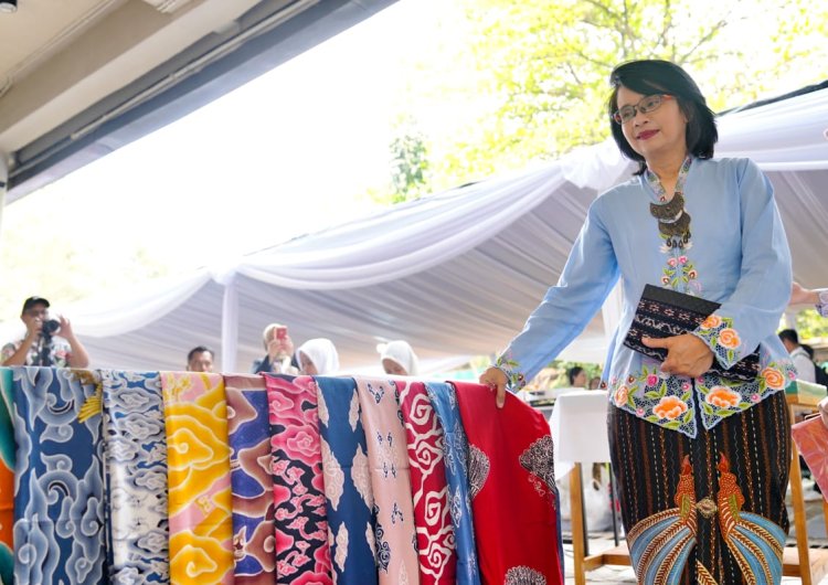 Hari Batik Nasional 2023, Momen Gaungkan Motif Batik dari Jawa Barat 