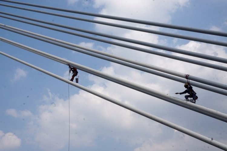 FOTO: Pengecatan Jembatan Layang Pasupati - Inilahkoran.id