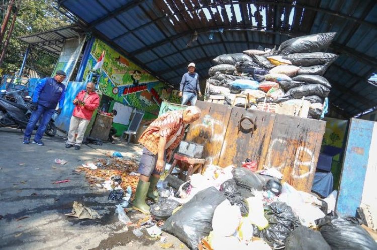 Pemkot Bandung Segera Tangani Penumpukan Sampah Pasar