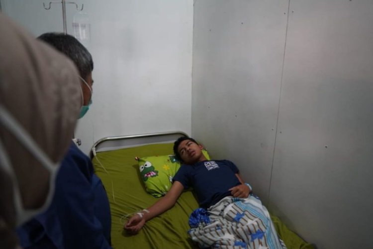 Petugas Ambil Sampel Makanan dan Muntahan Korban Keracunan di Tasikmalaya