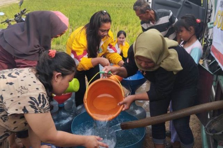 Teh Metty Peduli Kembali Kirim Bantuan Air Bersih untuk Warga Terdampak Kekeringan di Cianjur