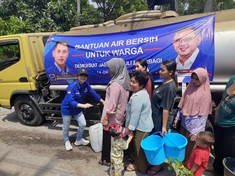Partai Demokrat Jabar Pasok Bantuan Air Bersih Bagi Masyarakat Terdampak Kekeringan di Kota Bandung