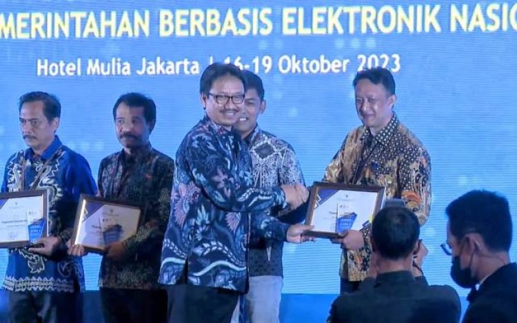 Kota Bandung Raih Penghargaan Instansi Terbaik Pemanfaatan SPLP