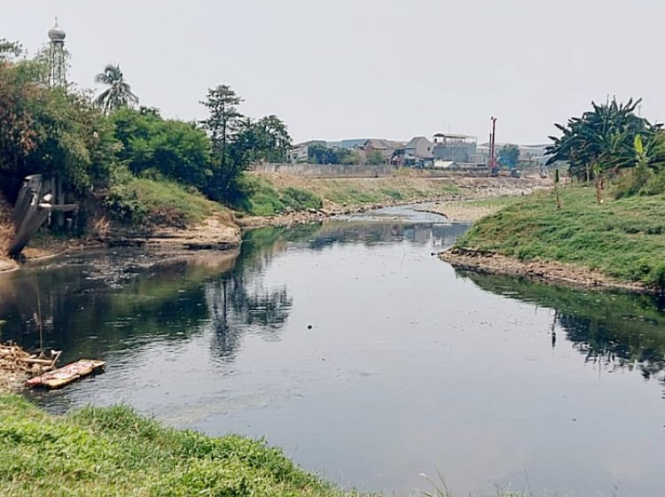 Pencemaran Sungai Cileungsi Berdampak ke Warga Kota Bekasi