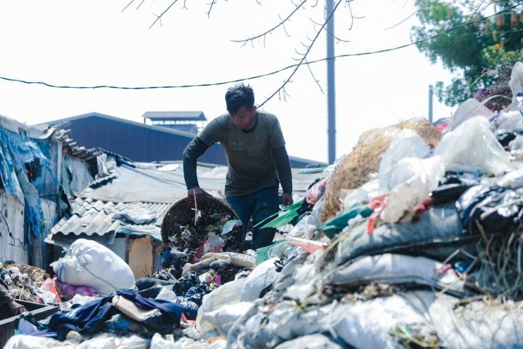 Sekda Minta Sampah di TPS Pasar Induk Gedebage Segera Ditangani