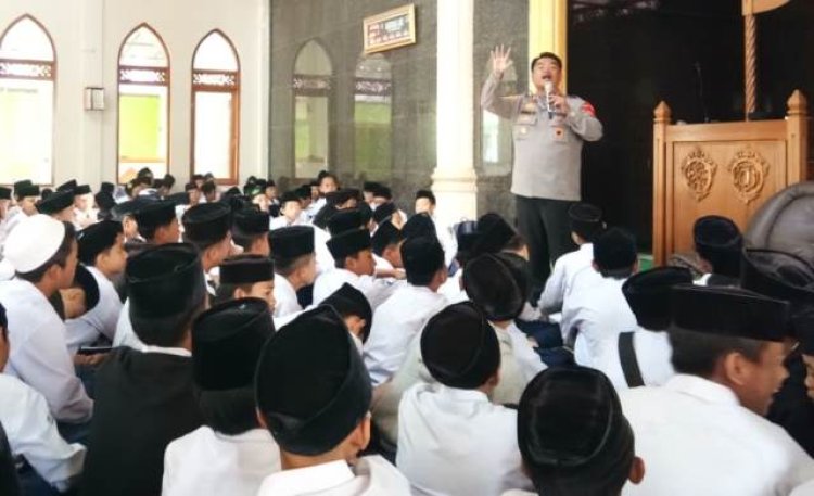 Program Police Goes to School Kembali Digelar, Polsek Gununghalu Edukasi Siswa SMP Al Fatah Soal Bahaya Bullying dan Narkoba
