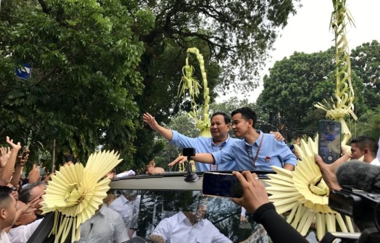 Diarak Pendukung, Prabowo-Gibran Daftar Pilpres 2024 ke KPU RI