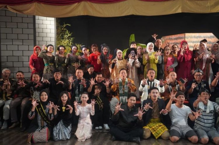 TB Hasanuddin Apresiasi Tingginya Antusiasme Masyarakat Sumedang Akan Seni Sandiwara Miss Tjitjih