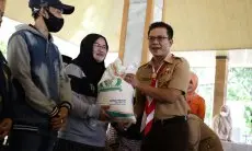 Kendalikan inflasi, Pemkab Bandung Gelar Operasi Pasar Beras Medium