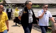 Ahmad Hidayat Tinjau Peternakan Sapi Perah di Kabupaten Bandung