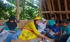Bermalam di Kampung Adat Legok Kiara Ciwidey, Ketua IIPG Jabar Bakar Semangati Murid Sekolah Alam Bagea Baca Banyak Buku