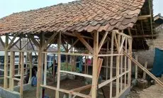 Rutilahu Ambruk Diterjang Angin Kencang, Warga Kecamatan Ngamprah ini Sudah Sepekan Tinggal di Rumah Tetangga