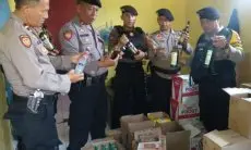Gudang Miras Ilegal di Tasikmalaya digerebek Polisi