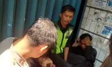 Warga Kepung dan Tangkap Dua Orang Pelaku Pencurian Tas di Jalan Leuwipanjang
