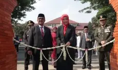 Jadi Ikon Baru Kabupaten Cirebon, Alun-Alun Pataraksa  diresmikan.