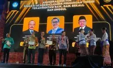 Rektor UIKA Bogor Dianugerahi Academic Leader Terbaik 2023
