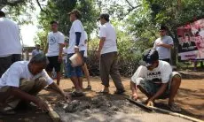 SDG Gotong Royong Bareng Warga Renovasi Jalan di Desa Klapanunggal