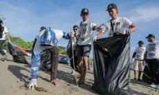Apresiasi Aksi Bersih-Bersih Pantai Ala Relawan Ganjar, Warga: Sangat Bagus, Patut untuk Dicontoh