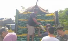 Pemkot Cimahi Distribusikan 30 Ton Beras dalam Operasi Pasar Murah
