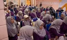 Pemerintahan Kecamatan Cicendo dan KAI Hadirkan Sekolah Lansia di Istana Plaza