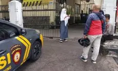 Sebelum Loncat dari Lantai 3, Siswi SMAN 3 Bandung Terekam CCTV Tampak Gelisah, NIat Bunuh Diri?