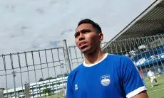 Ini Penjelasan Frets Butuan Mengundurkan Diri dari Persib Bandung