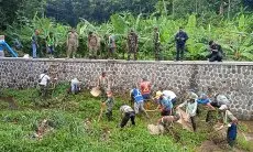 Tirta Pakuan Bersama Masyarakat, TNI dan Polri Bersihkan Sungai Cipinang Gading, Ini Tujuannya 